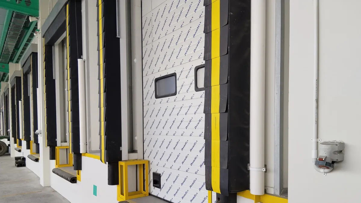 Rahasia Produk Tetap Segar: Pentingnya Anteroom dan Loading Dock dalam Cold Chain Logistics