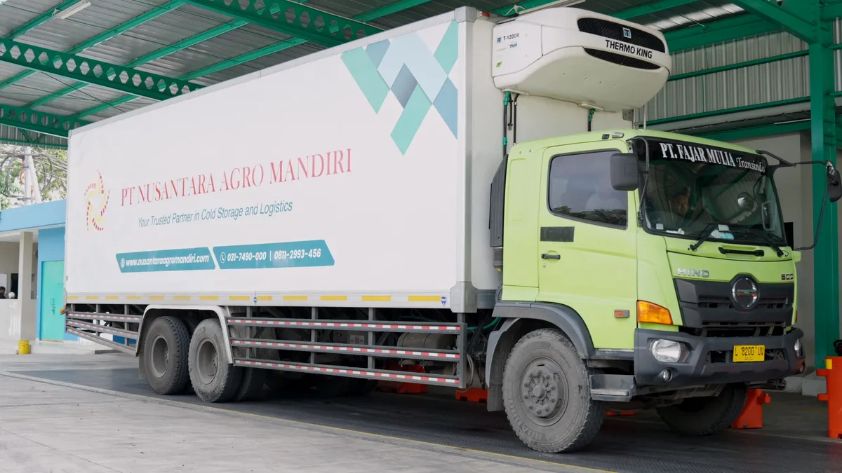 Mengapa Refrigerated Truck Menjadi Elemen Kritis dalam Cold Chain Management